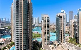 Downtown Dubai, Luxury 2 Bed 2 Bath Apartment - Pool, Gym, Aircon, Parking - Views Of The Dubai Fountain & Burj Khalifa